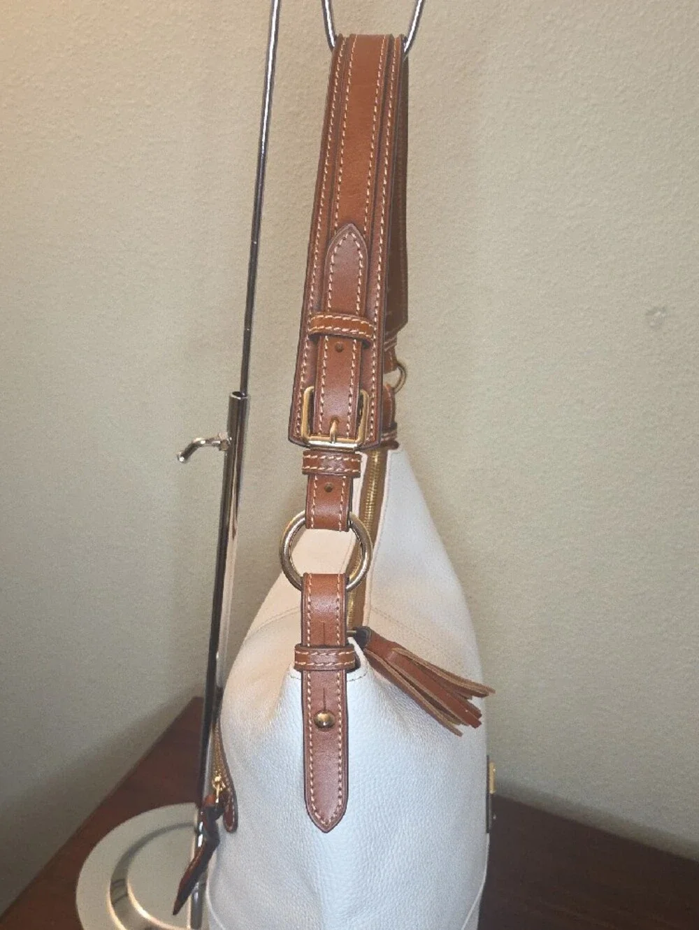 Sale! NWOT Dooney & Bourke White Pebble Leather Shoulder Bag with Brown strap. - Picture 4 of 13